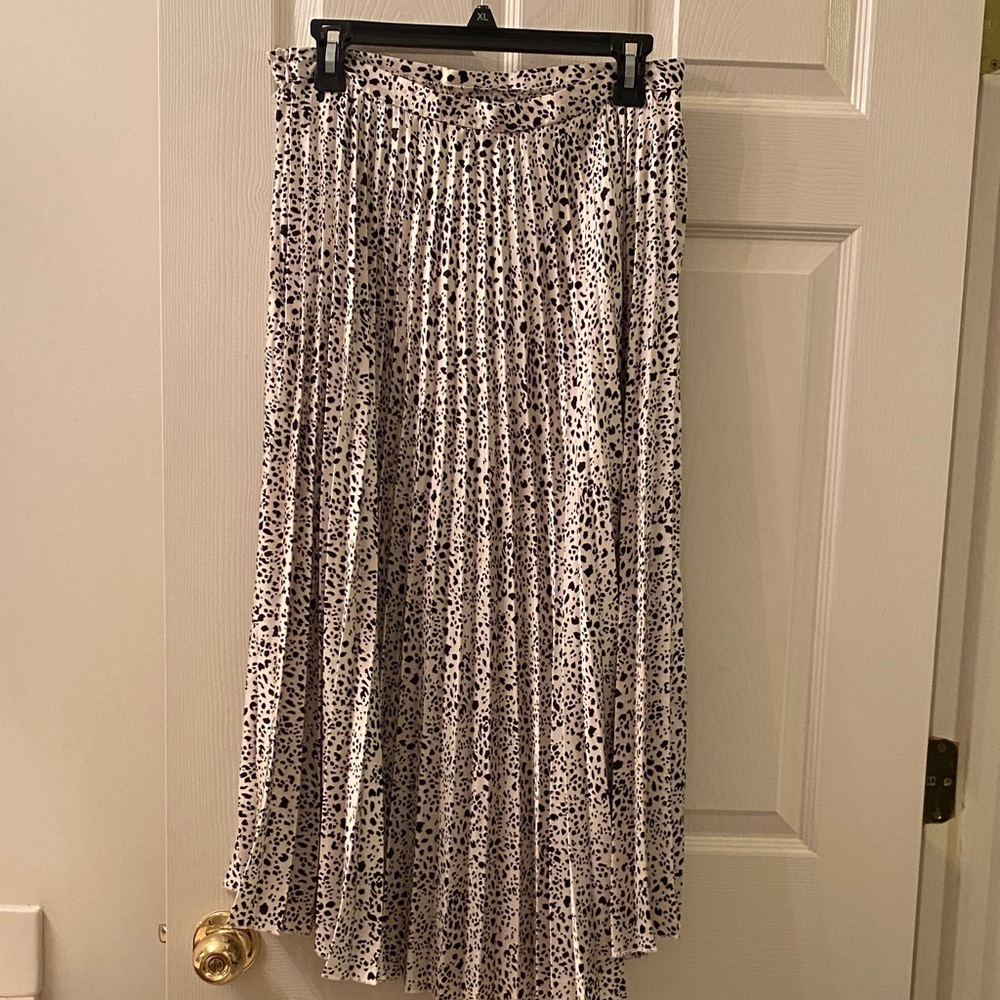 Elegant Black and White Pleated Skirt